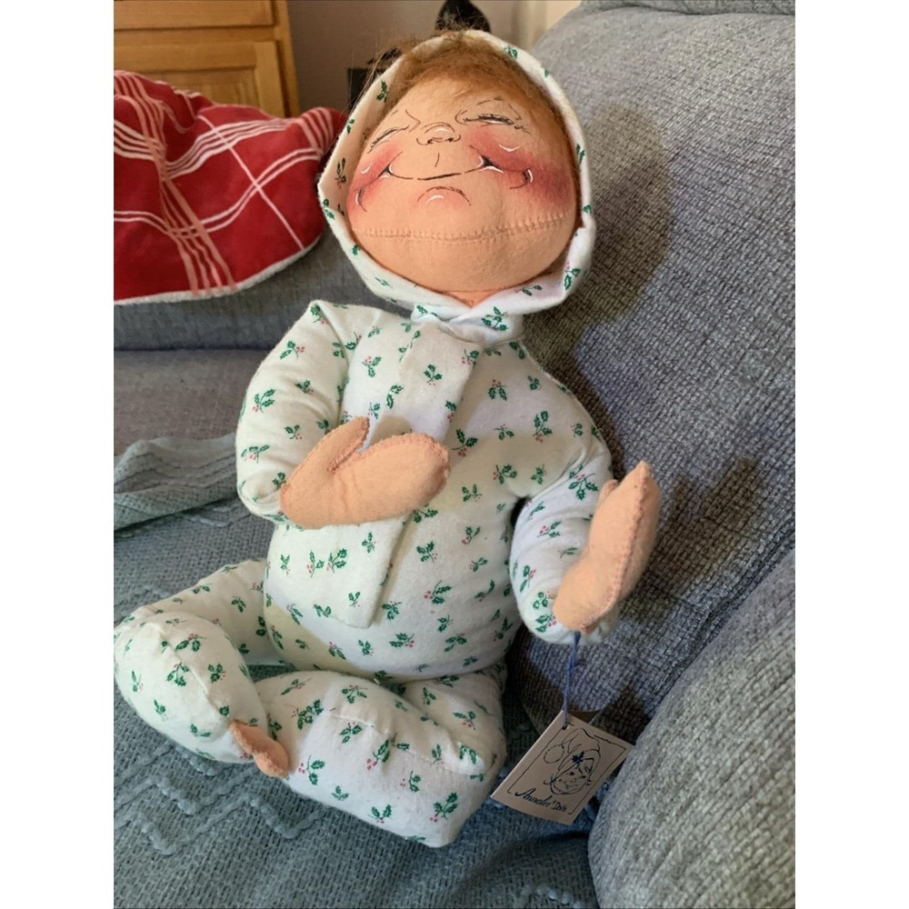 Annalee Christmas Sitting Baby Doll in Layette 1991 Made in USA Pajamas
